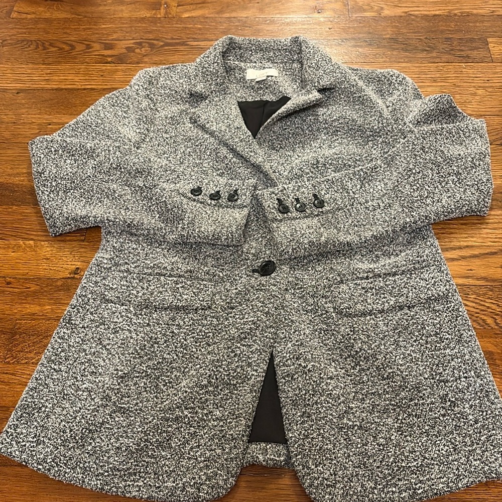 Loft Blazer. EUC. Hardly worn maybe a Handful of times. Just taking up space.